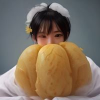 陈晓峰，蜜桃成熟时33d主编与内容总监，中年男性，干练短发，在明亮办公室背景下面带自信微笑，专业气质突出